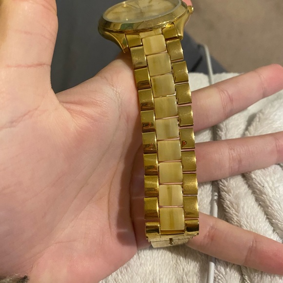 Micheal Kors Watch - Picture 4 of 6